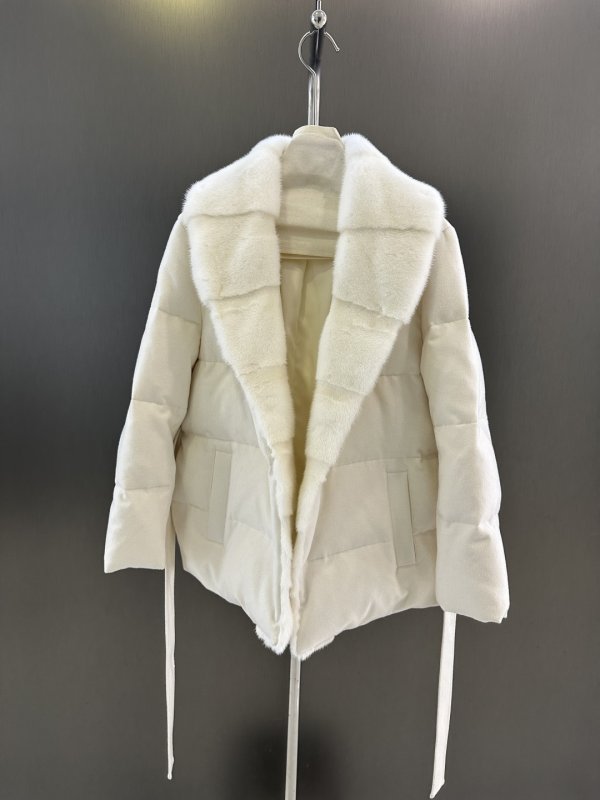 Пуховая куртка из гусиного пуха с воротником из норки фото 6