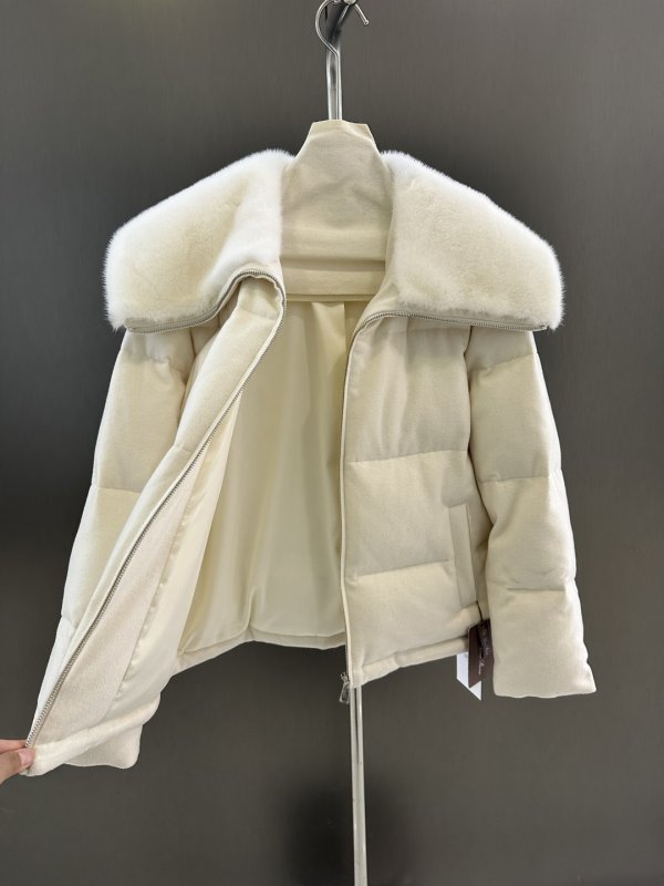 Пуховая куртка из гусиного пуха с воротником из норки фото 7