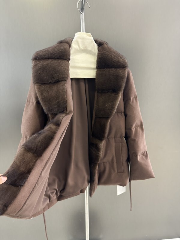 Пуховая куртка из гусиного пуха с воротником из норки фото 9