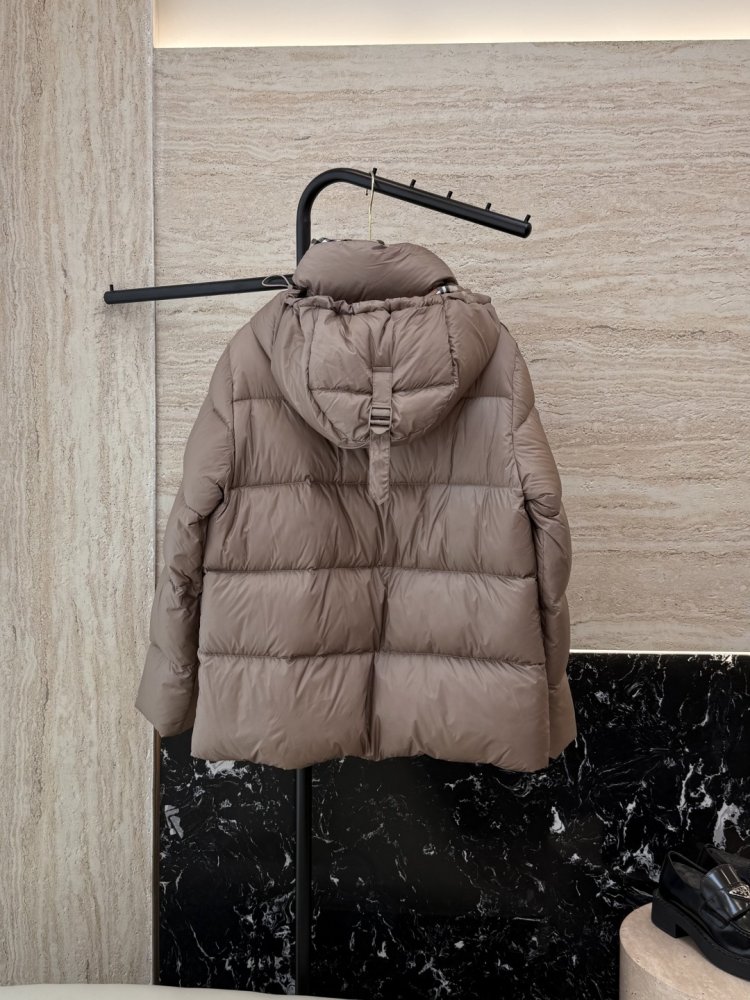 Пуховик Burberry с длинными фото 2