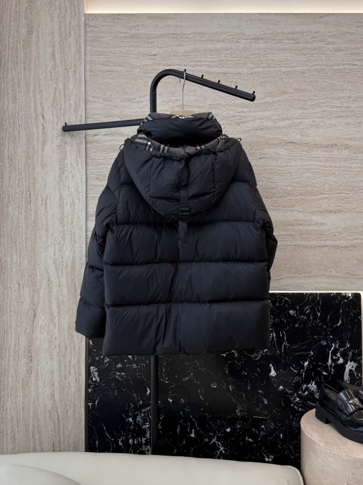 Пуховик Burberry с длинными фото 2