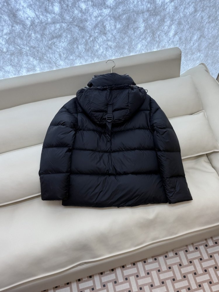 Пуховик Burberry с длинными фото 5