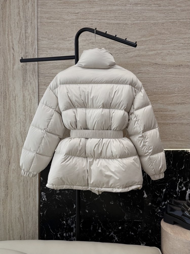 Пуховик Celine с поясом и воротником стойкой фото 2