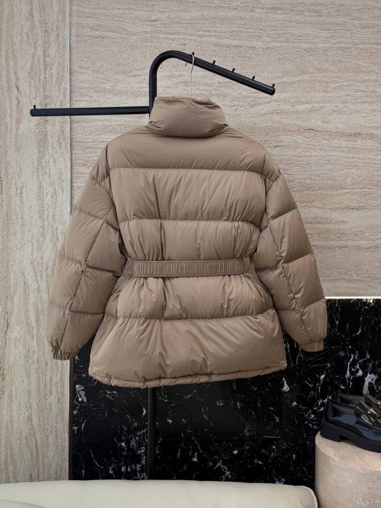 Пуховик Celine с поясом и воротником стойкой фото 2