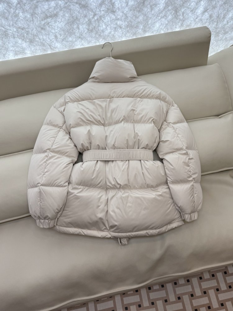 Пуховик Celine с поясом и воротником стойкой фото 4