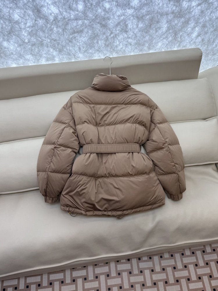 Пуховик Celine с поясом и воротником стойкой фото 4