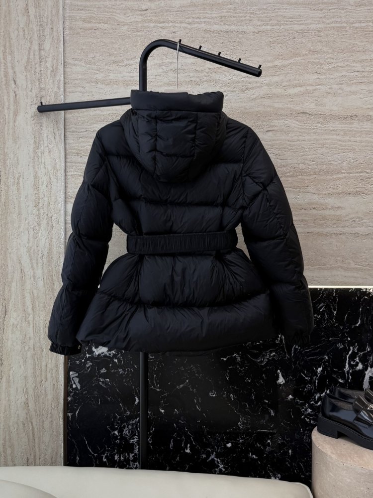 Пуховик Celine средней длины с поясом и капюшоном фото 2