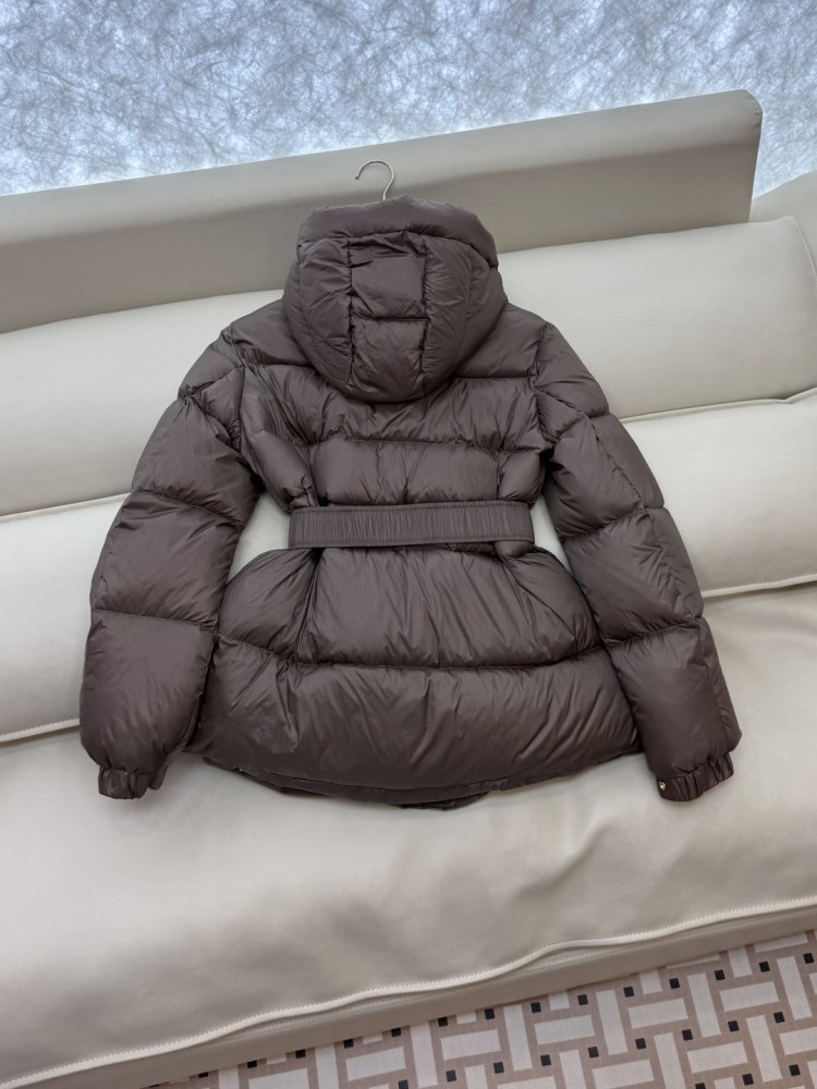 Пуховик Celine средней длины с поясом и капюшоном фото 4