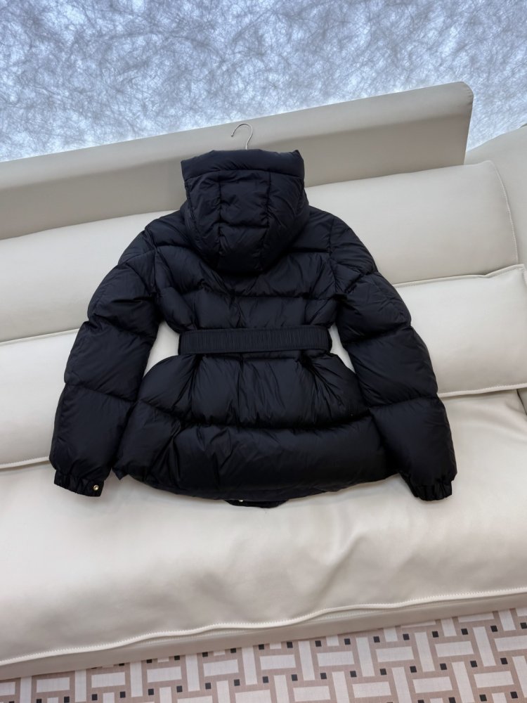 Пуховик Celine средней длины с поясом и капюшоном фото 4