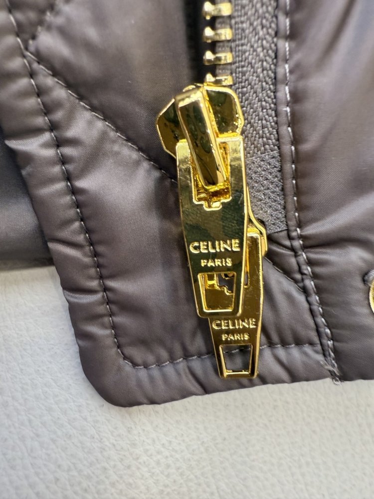Пуховик Celine средней длины с поясом и капюшоном фото 8