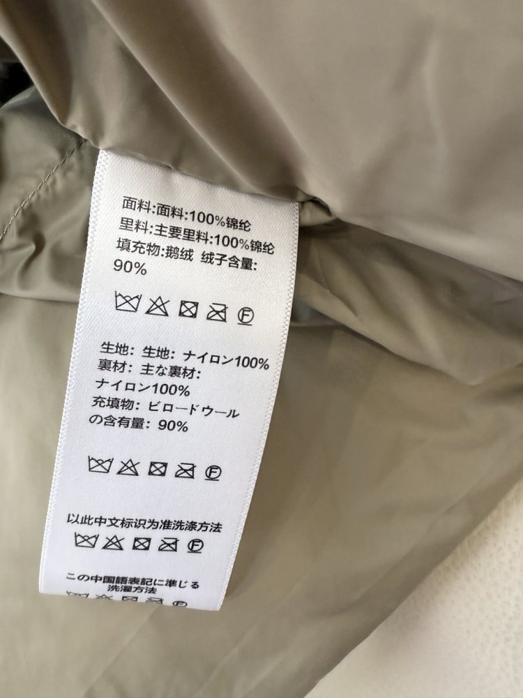 Пуховик Celine средней длины с поясом и капюшоном фото 9