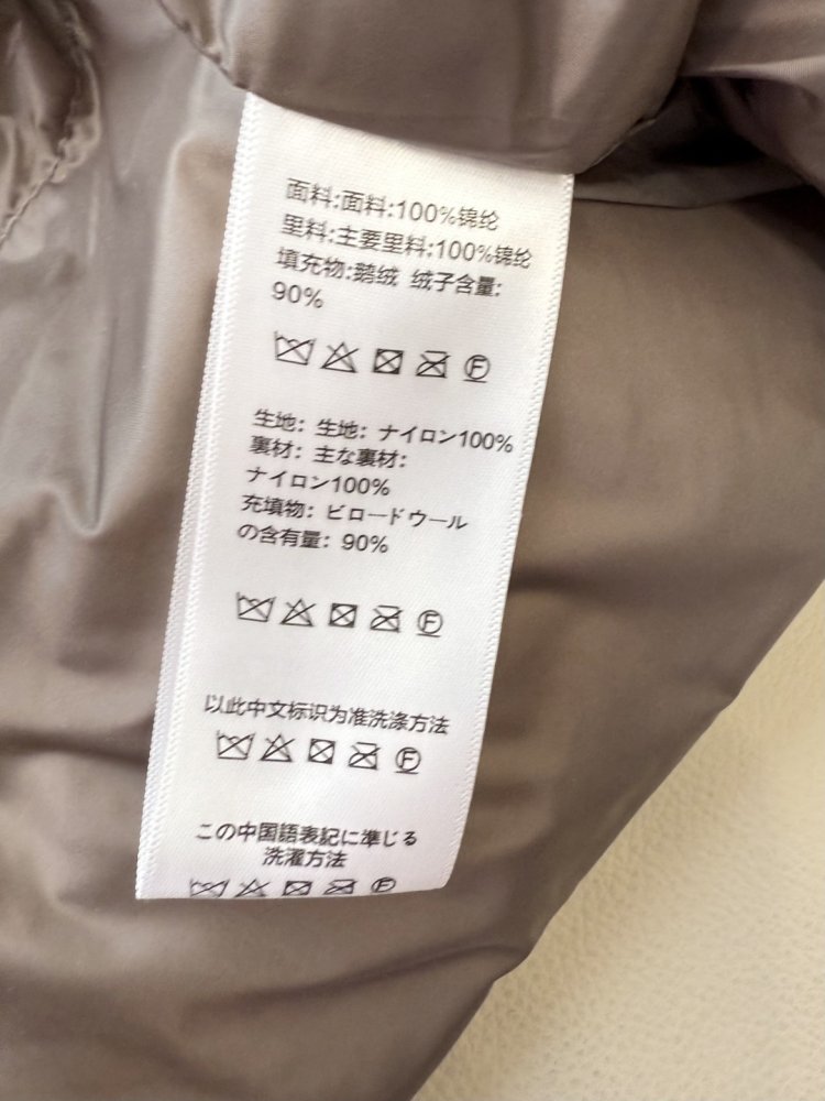 Пуховик Celine средней длины с поясом и капюшоном фото 9