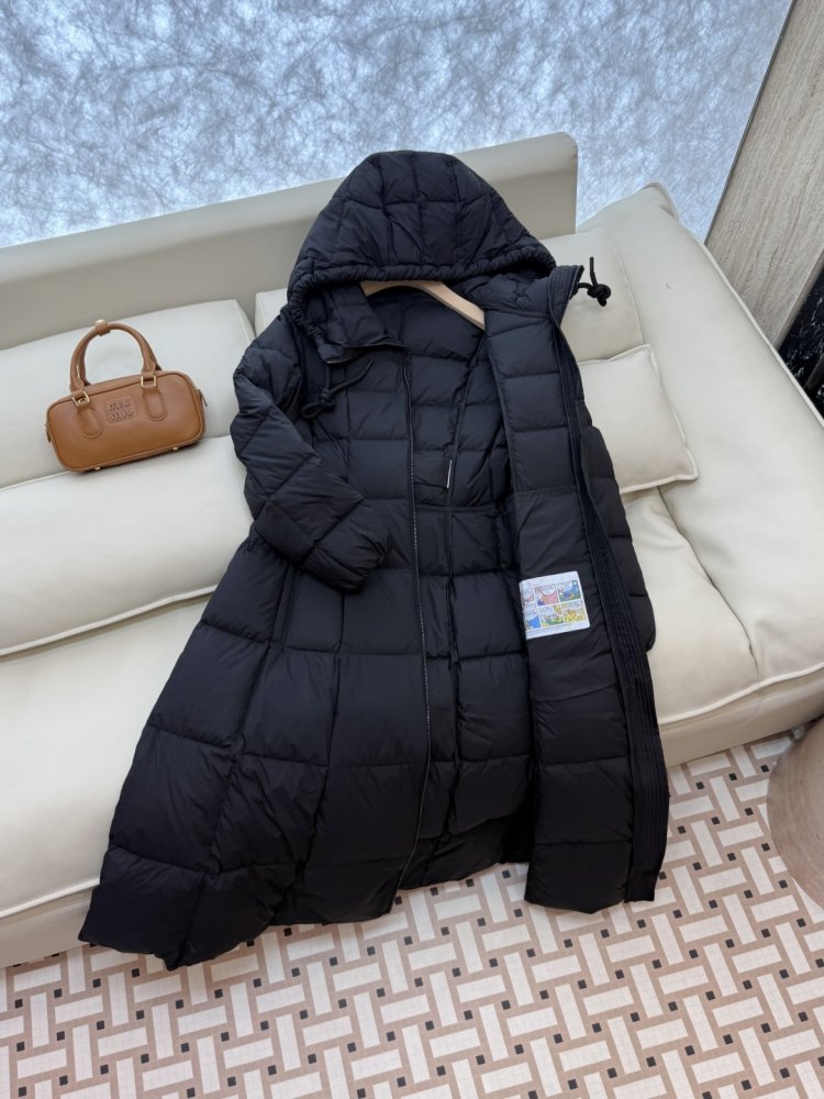 Пуховик довгий жіночий фото 4