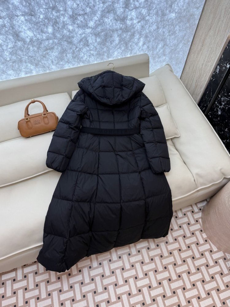 Пуховик довгий жіночий фото 5