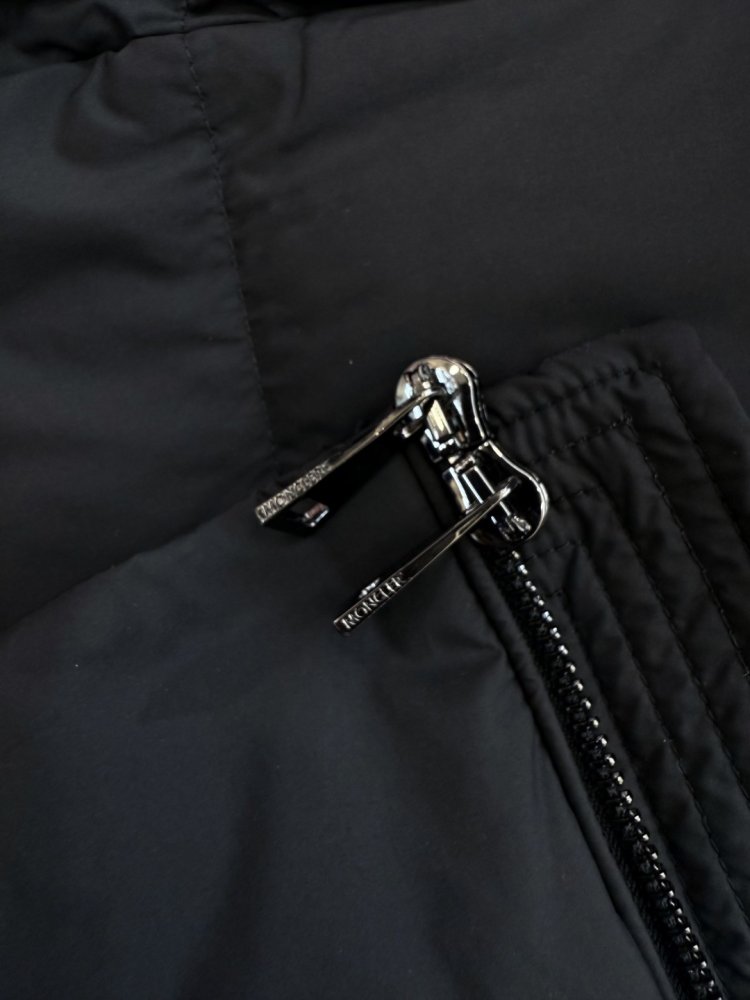 Пуховик довгий жіночий фото 8