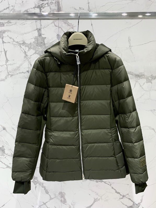 Пуховик приталенный женский