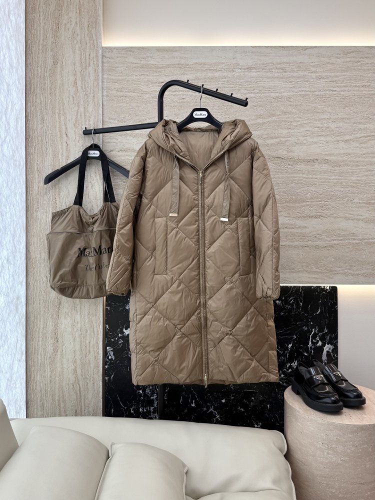 Пуховик с длинными рукавами на молнии