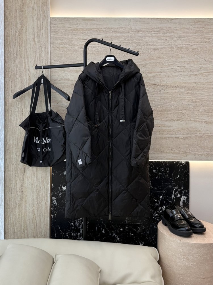 Пуховик с длинными рукавами на молнии