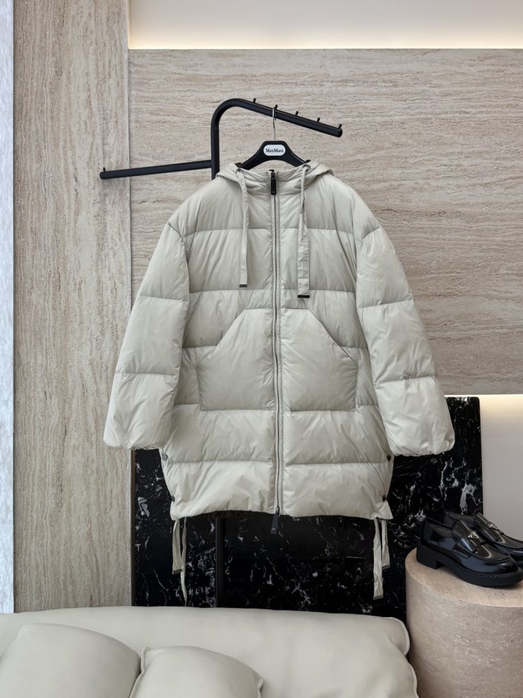 Пуховик с капюшоном женский