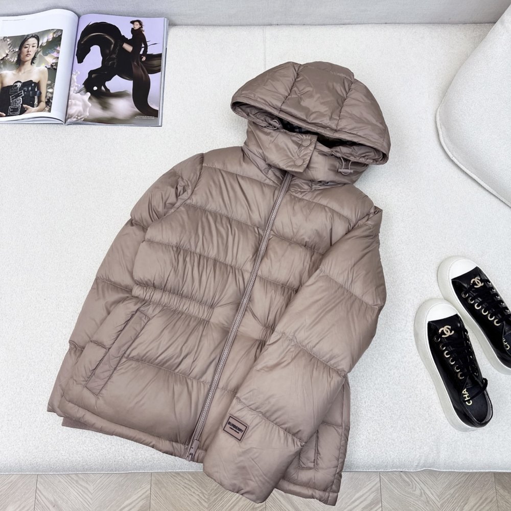 Down jacket from hood female