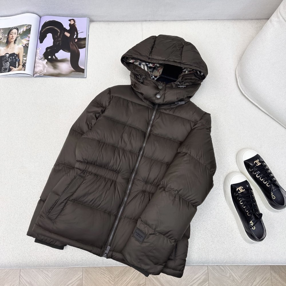 Down jacket from hood female