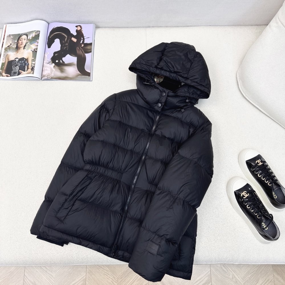 Down jacket from hood female