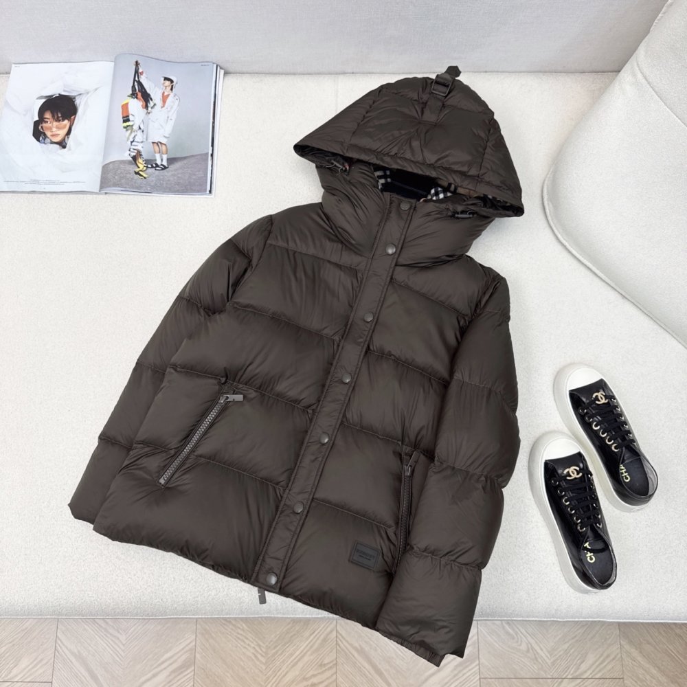 Down jacket from hood female