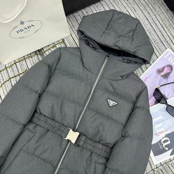 Пуховик з капюшоном жіночий фото 2