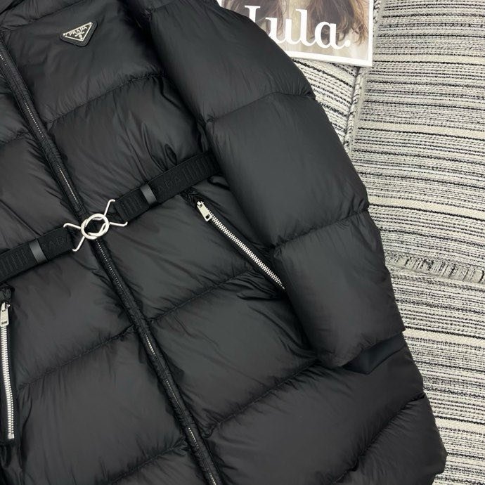 Пуховик з капюшоном жіночий фото 2