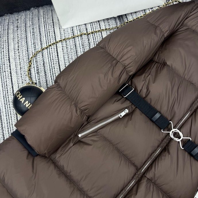 Пуховик з капюшоном жіночий фото 2