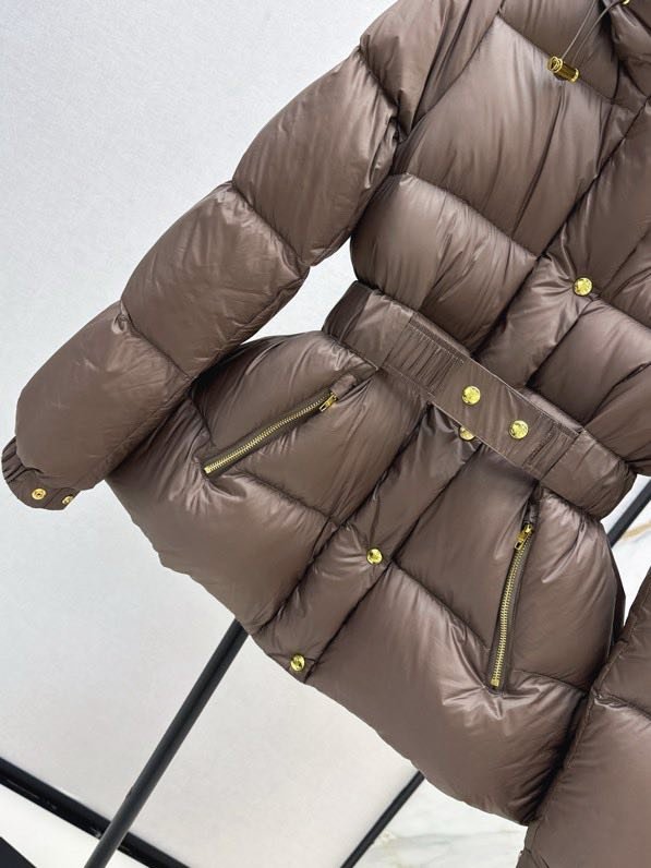 Пуховик с капюшоном женский фото 3