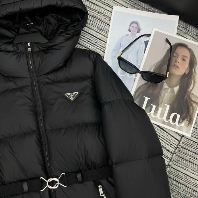 Пуховик з капюшоном жіночий фото 3