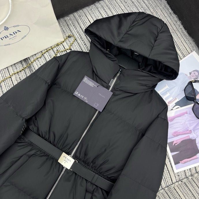 Пуховик з капюшоном жіночий фото 3