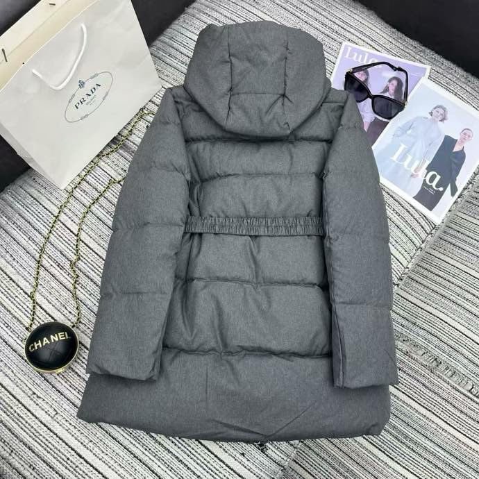 Пуховик з капюшоном жіночий фото 4