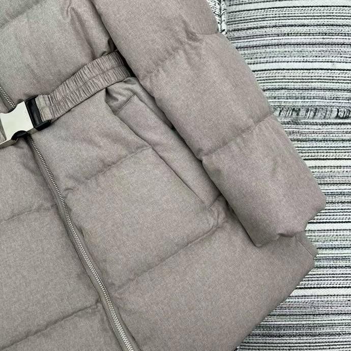 Пуховик з капюшоном жіночий фото 4