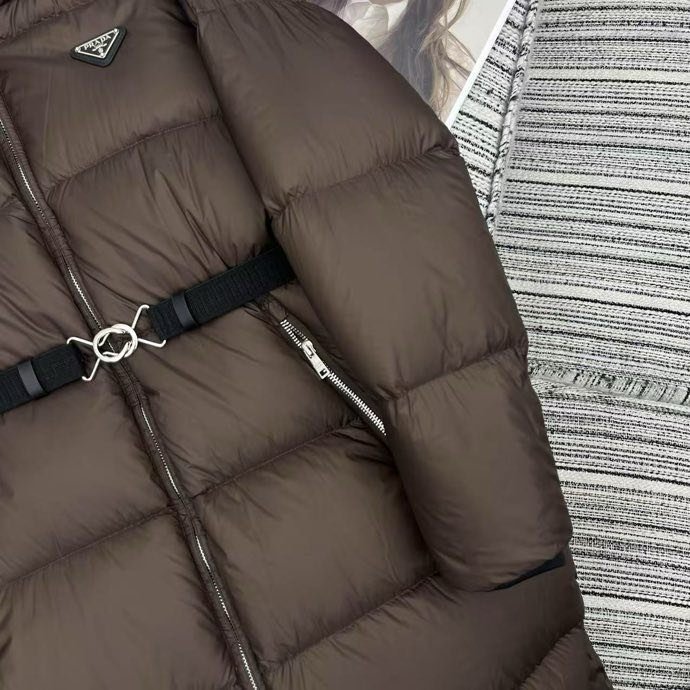 Пуховик з капюшоном жіночий фото 4