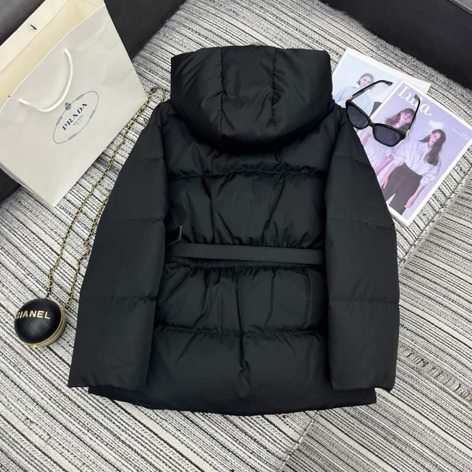 Пуховик з капюшоном жіночий фото 4