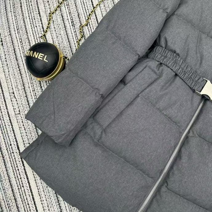 Пуховик з капюшоном жіночий фото 5