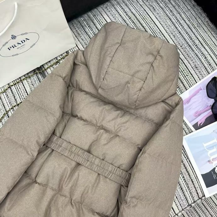 Пуховик з капюшоном жіночий фото 5