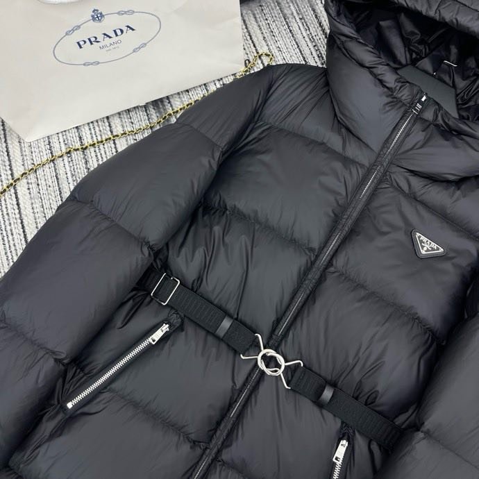 Пуховик з капюшоном жіночий фото 5