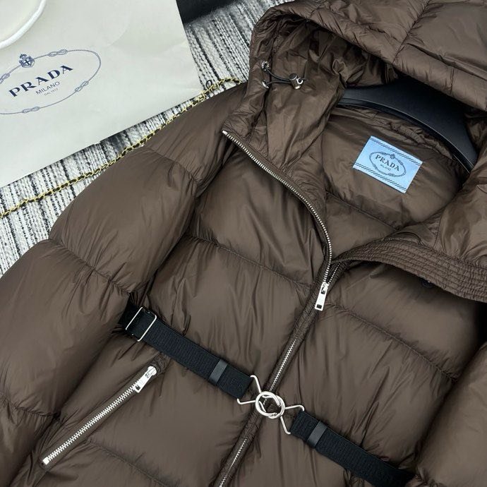 Пуховик з капюшоном жіночий фото 5