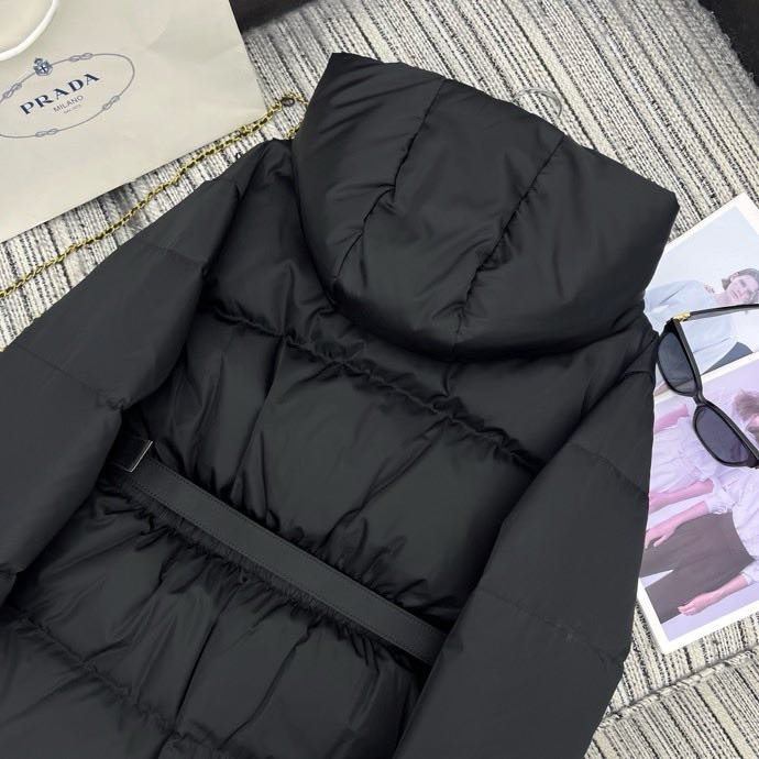 Пуховик з капюшоном жіночий фото 5