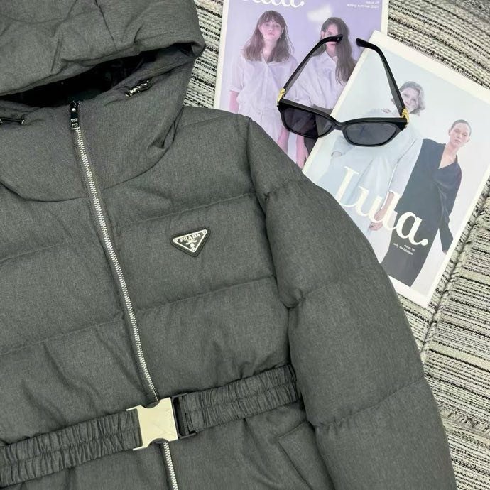 Пуховик з капюшоном жіночий фото 6