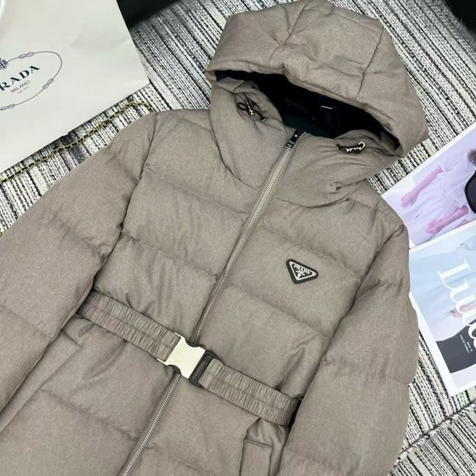 Пуховик з капюшоном жіночий фото 6