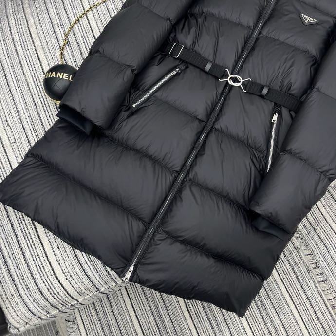 Пуховик з капюшоном жіночий фото 6