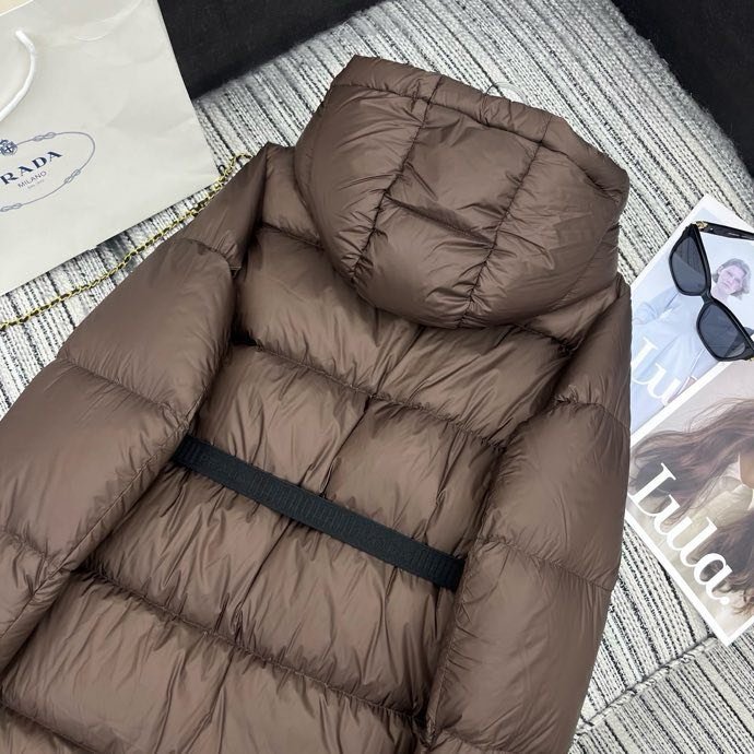 Пуховик з капюшоном жіночий фото 6