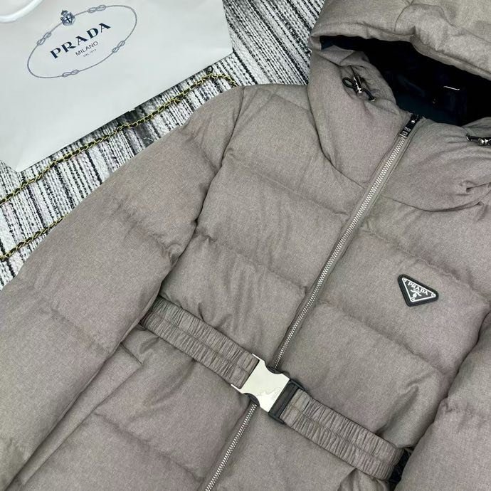 Пуховик з капюшоном жіночий фото 7