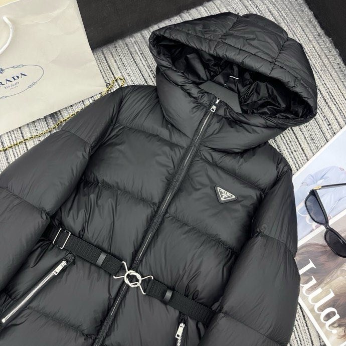 Пуховик з капюшоном жіночий фото 7