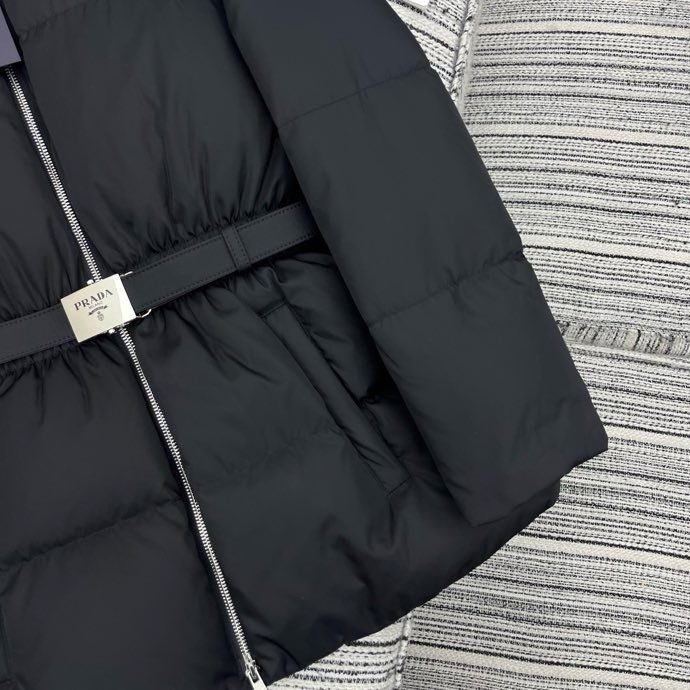 Пуховик з капюшоном жіночий фото 7