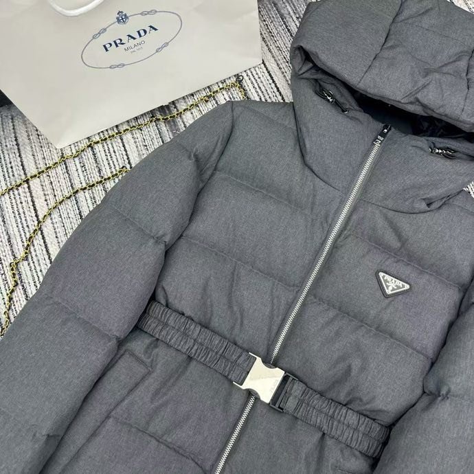 Пуховик з капюшоном жіночий фото 8